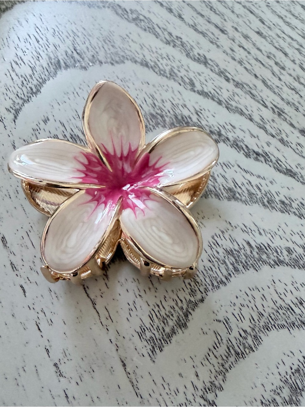 HALARA Frangipani Flower Hair Clip in Cream & Pink with Gold Trim - Picture 3 of 3